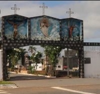 Coroa de flores Cemitério Municipal de Trindade