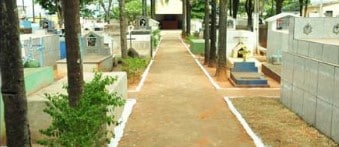 Coroa de flores Cemitério Municipal Jardim da Esperança