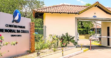 Coroa de flores Cemitério e Crematório Memorial da Colina